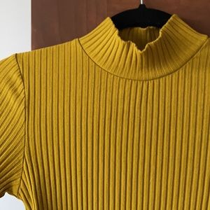 Ribbed Mock-neck Tee